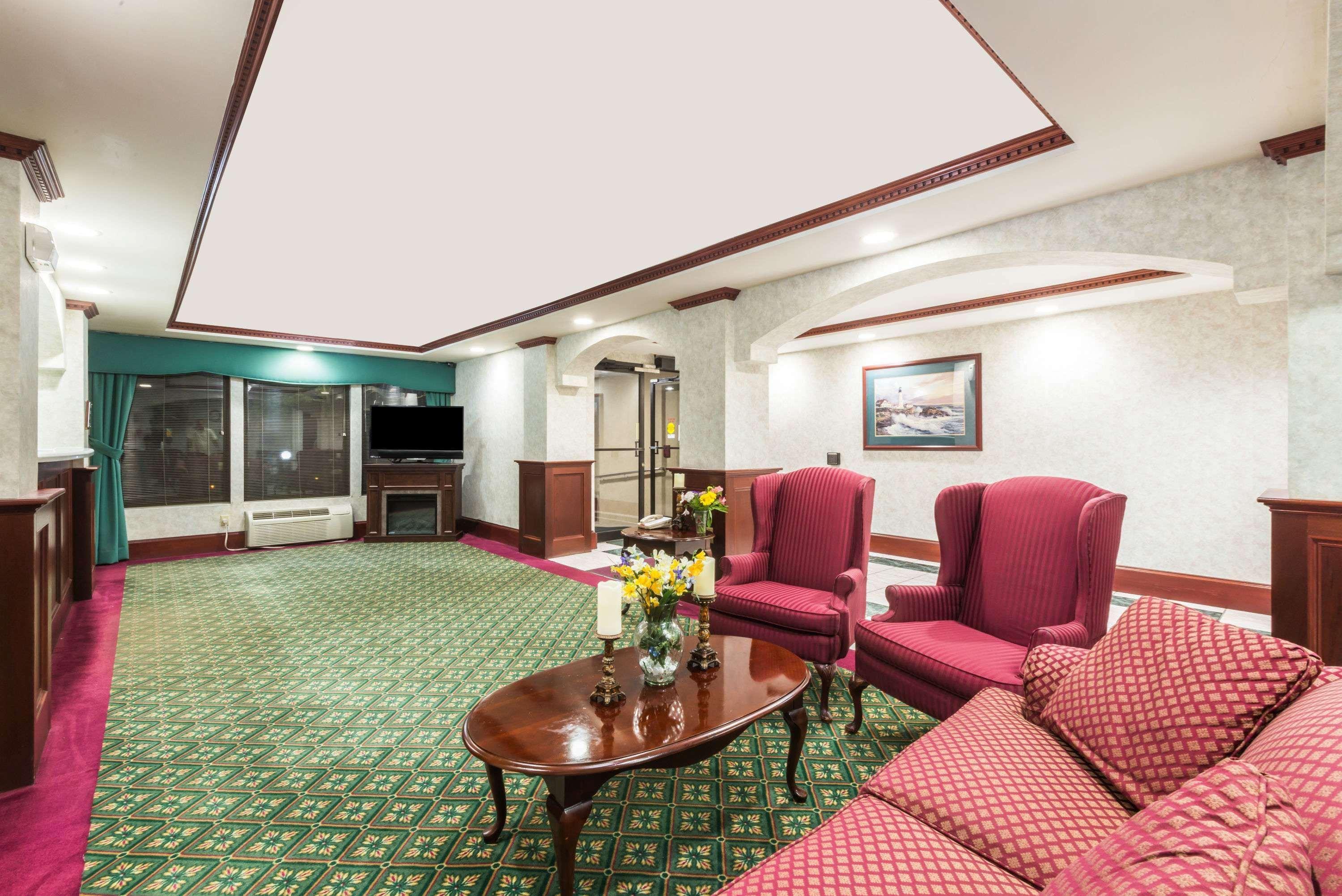 Super 8 By Wyndham West Greenwich/Providence Exterior photo